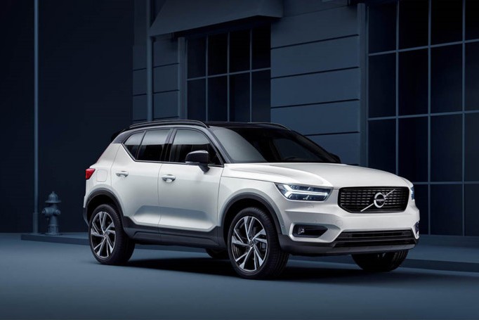 Sau những lần “úp mở” hình ảnh về mẫu  xe SUV Volvo XC40 cỡ nhỏ hoàn toàn mới, giờ đây những “fan cuồng” của hãng xe Thụy Điển đã được diện kiến những hình ảnh mới nhất về mẫu xe này. Như vậy cùng với XC90 và XC60, Volvo XC40 là một trong 3 mẫu xe SUV mang tính toàn cầu của Volvo Cars.